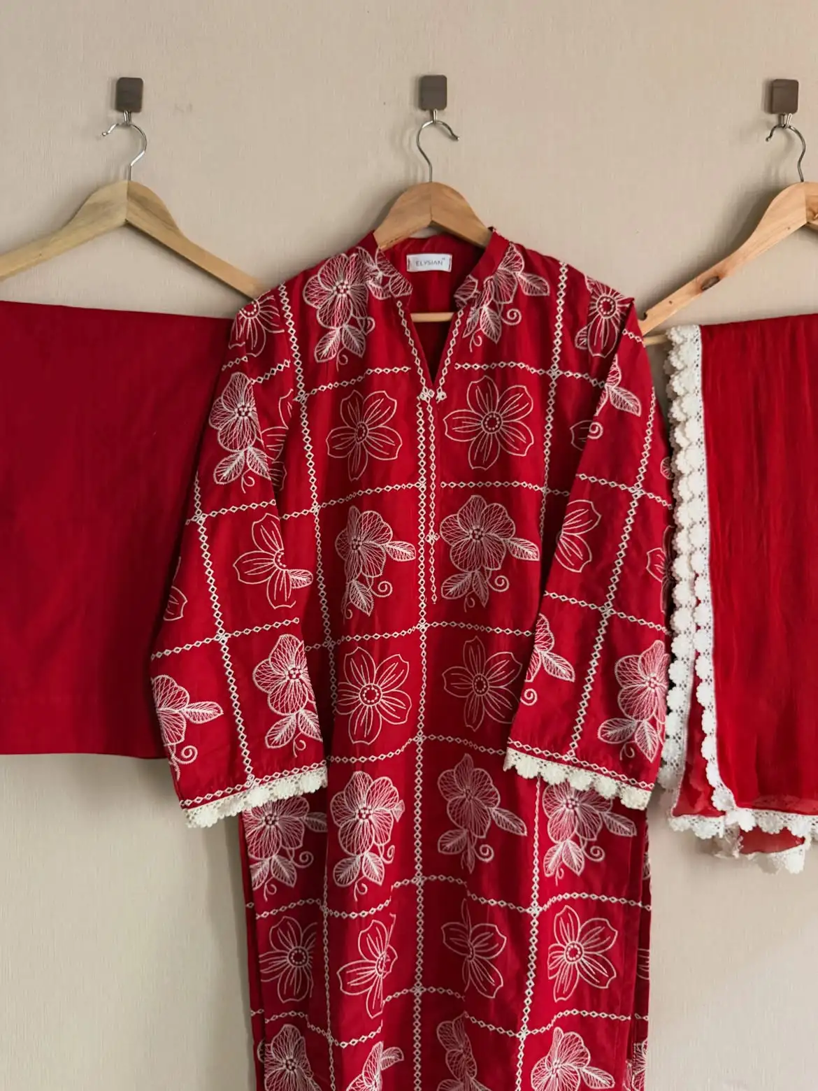Red floral 3-piece set.
