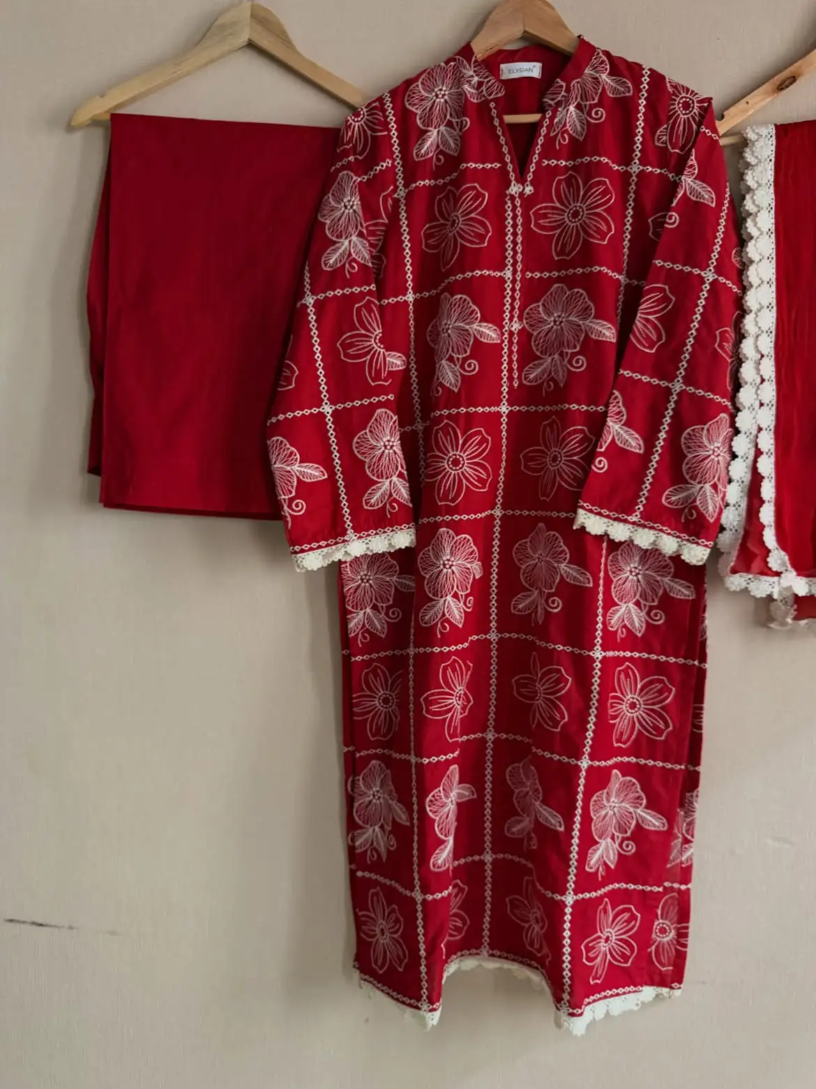 Red floral 3-piece set.