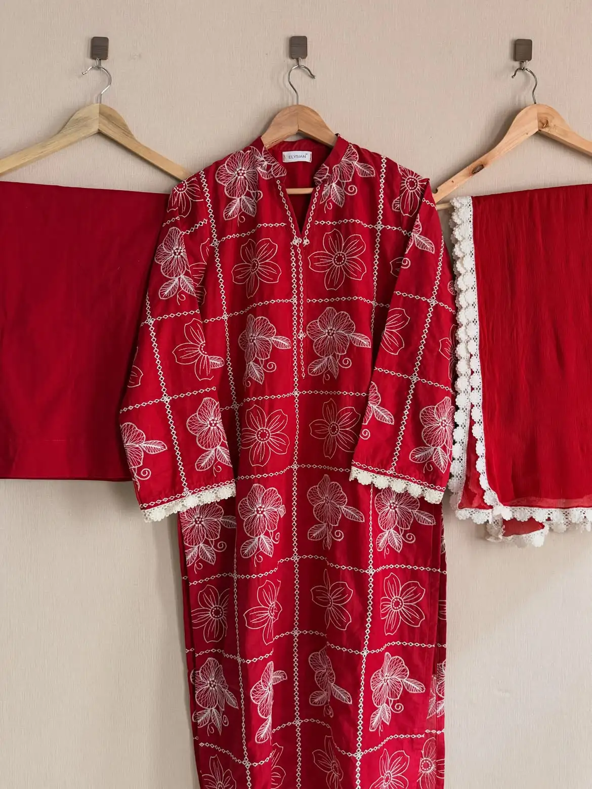 Red floral 3-piece set.